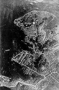 空から見た横須賀海軍工廠（昭和18年）