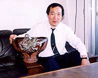 「色絵蟹高浮彫水鉢」とほほ同じ香山の作品と田邊哲人氏