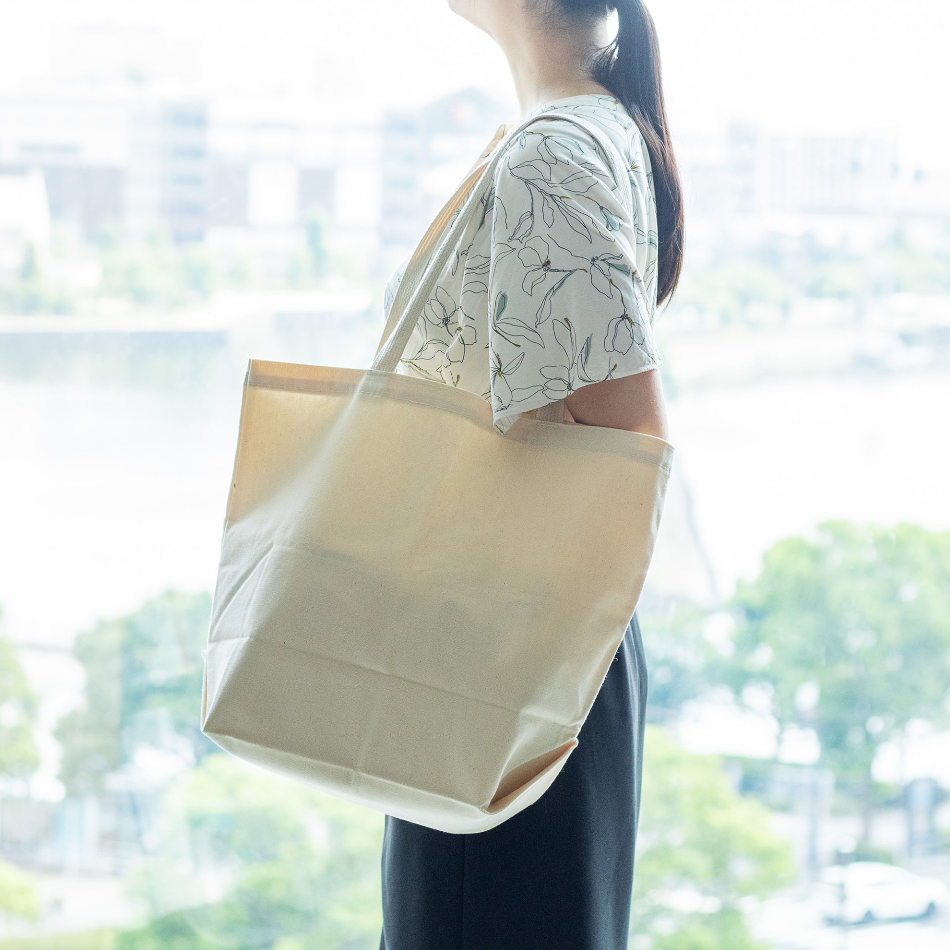 肩掛けできるトートバッグ