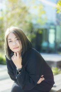 町田その子先生の近影、©千川修
