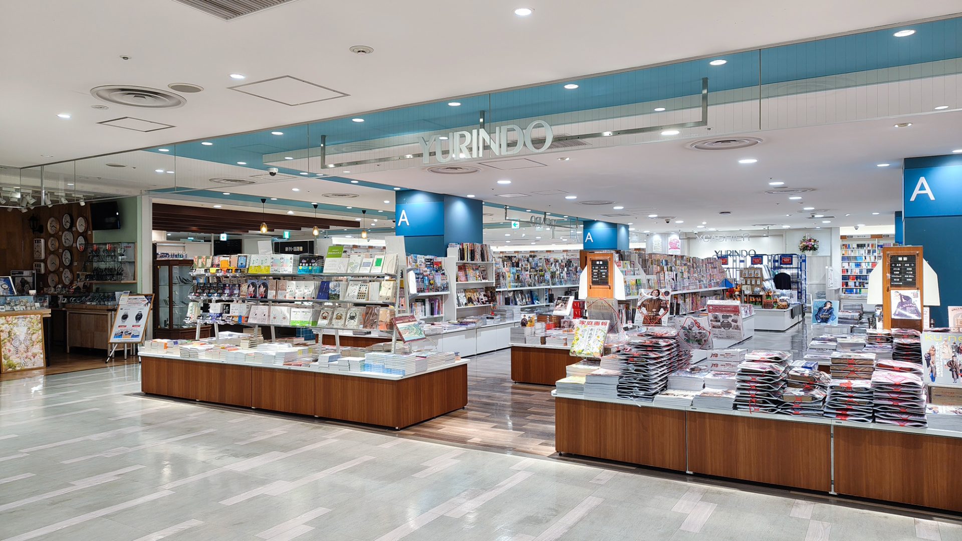 通路沿いから見た店頭の様子