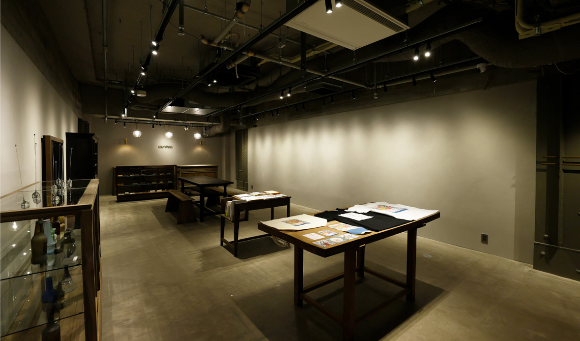 展示に使用する壁面、ライトグレーの塗装