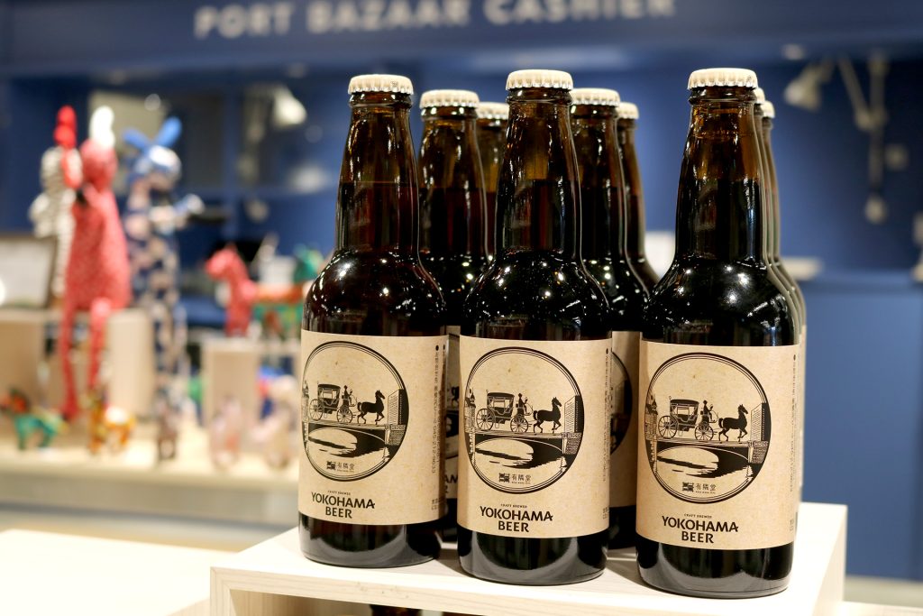 売場に並んでいる瓶ビール