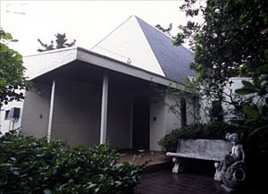 茅ヶ崎市開高健記念館 (茅ヶ崎市東海岸南)