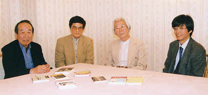 右から鵜飼哲夫氏、黒井千次氏、清原康正氏、藤田昌司氏の各氏