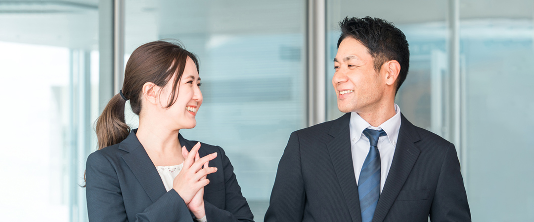 営業に出かける営業マンたち