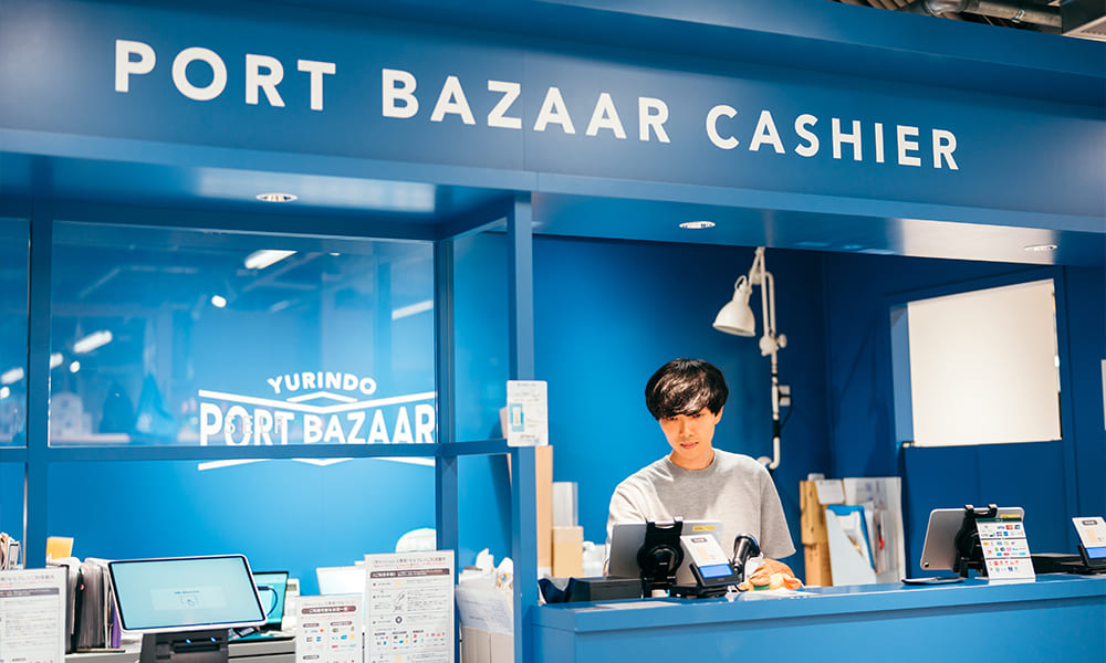BASEGATE横浜関内店1Fのレジカウンター