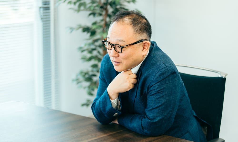 松信健太郎・代表取締役社長・近影