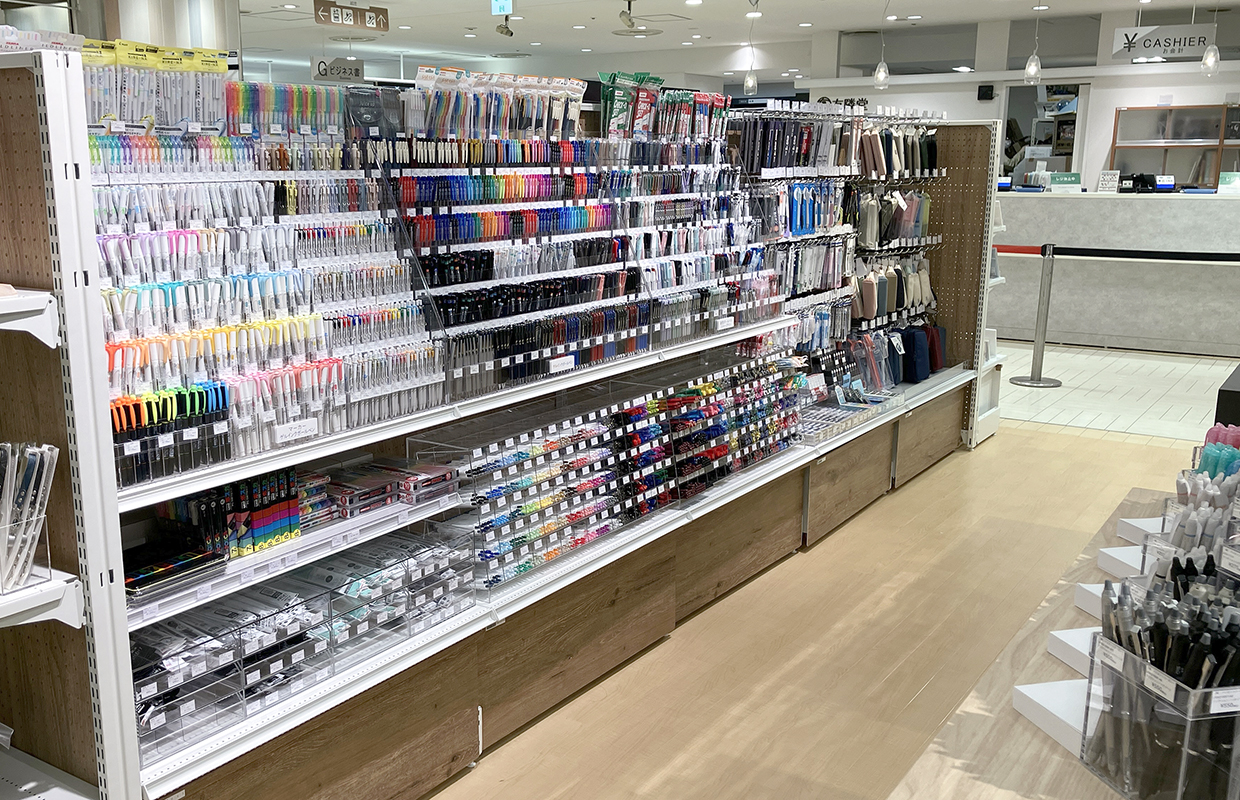 筆記具（ペン）売場