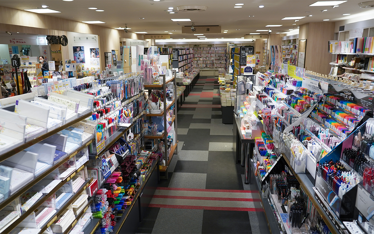 文房具・事務用品の売場、有隣堂 錦糸町テルミナ店内