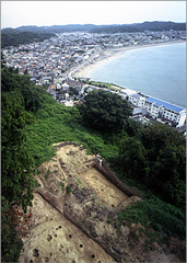 仏法寺跡（手前）と鎌倉市街