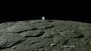 月の地平線から昇る地球