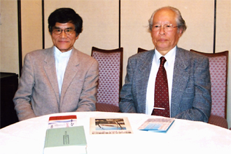 紀田順一郎氏（右）と清原康正氏