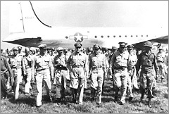 厚木飛行場に降りたマッカーサー（1945年8月30日）