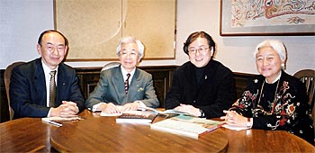 左から高橋正宏・渡壁煇・北沢猛の各氏と篠﨑孝子