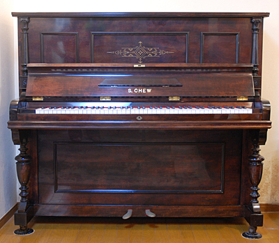 図2 S.CHEWピアノ 1910年代初頭　周斐宸氏所蔵