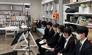 当日は新入社員も見学