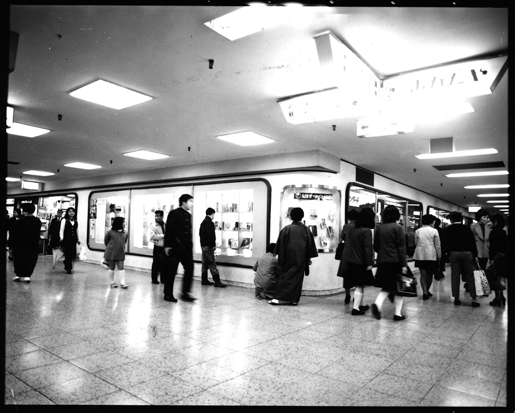 かつての有隣堂横浜駅西口店（昭和43年頃）有隣堂蔵